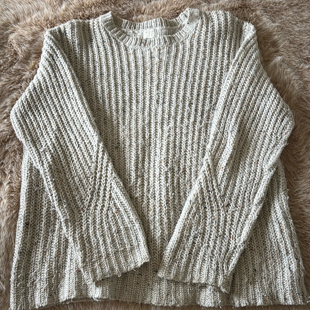 Knit cream andeawy sweater